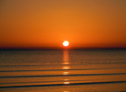 sunrise-on-the-sea-275274_640